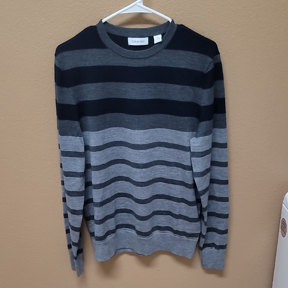 Calvin Klein Women's Black and Gray Striped Crewneck Sweater 🖤🩶